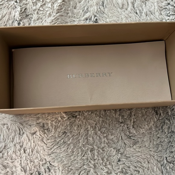 Authentic Burberry sunglass Box - Picture 2 of 4